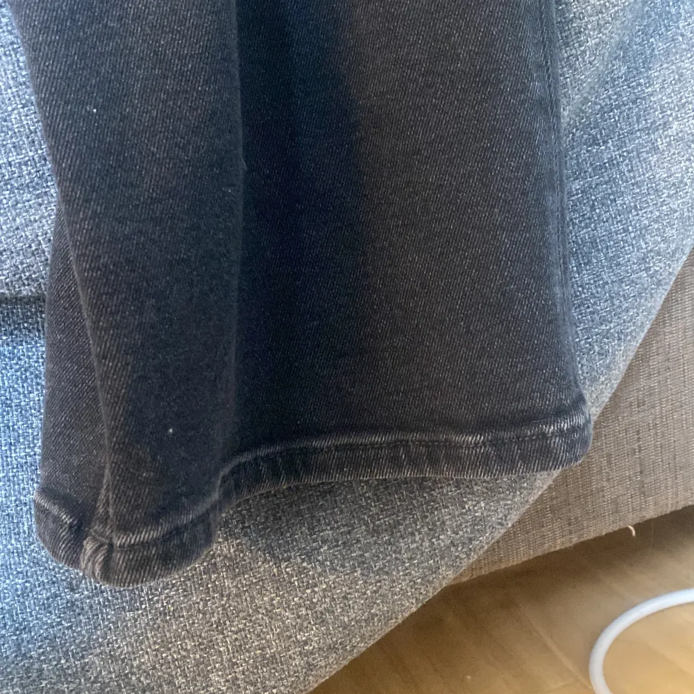 säljer mina nya jeans från gant prislappen och allt kvar. Inte en ända fläck helt nya! Nypris 750kr säljer för 250!💕. Jeans & Byxor.