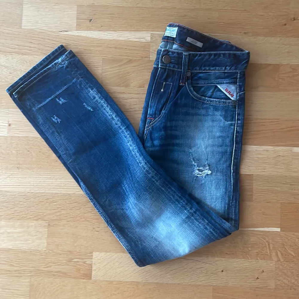 Ett par riktigt feta replay jeans i storlek 29/32. Pris går att diskuteras vid smidig affär!. Jeans & Byxor.
