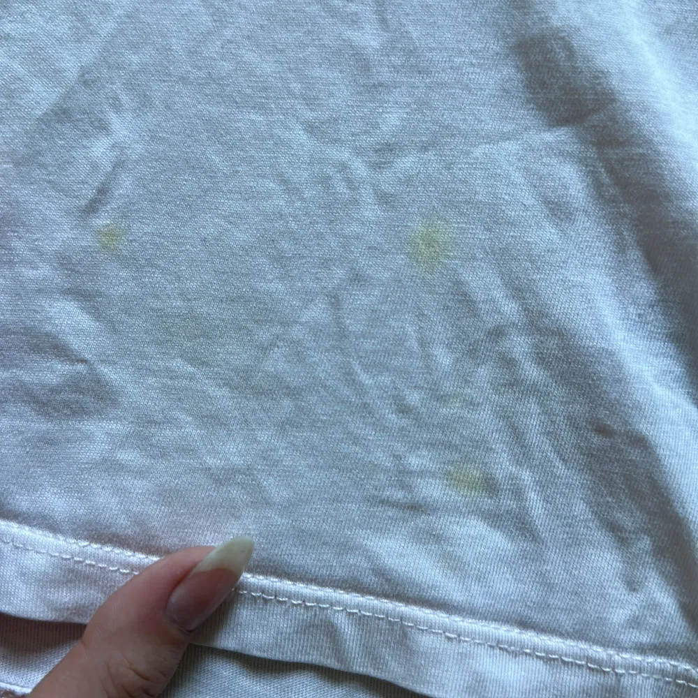 Rosa Levis T-Shirt i storlek XS. Finns några småfläckar som inte går bort vid tvätt, dock inget som förstör helhetsintrycket enligt mig.. T-shirts.
