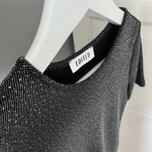 Glittrig topp - En supersnygg glittrig topp från zalando från märket edited💗skriv till mig vid intresse🙌