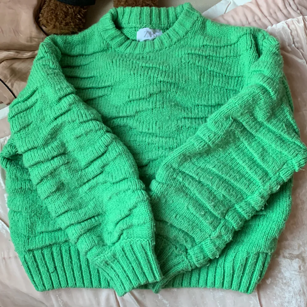 Så stor och mysig tröja från Zara, inte använd särskilt mycket💚💚. Neuleet.