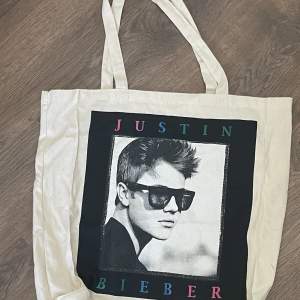 Helt oanvänd påse med ett motiv på Justin Bieber från Primark (kan prutas )