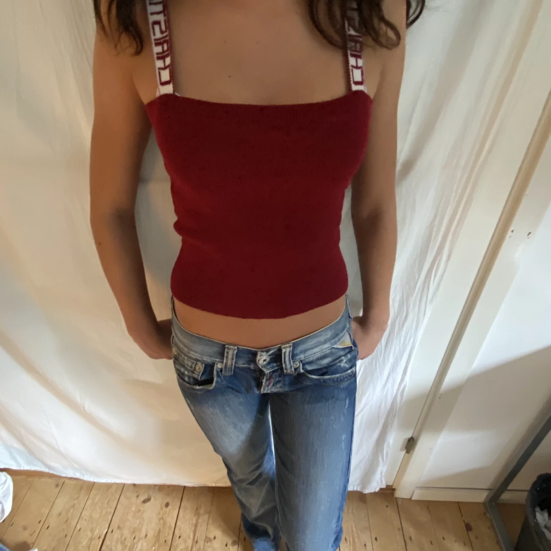 Rött linne med feta band - 90