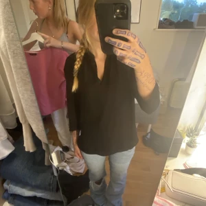 skit snygg svart blus  - As snygg blus perfekt till hösten💕pris kan alltid diskuteras 