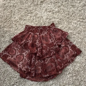 Kjol - Jättefin kjol som inte kommer till användning längre❤️❤️