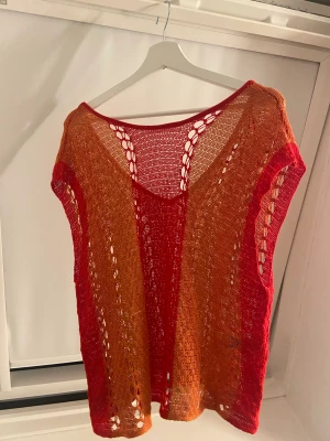 Zara topp - Super cool topp! Aldrig använd. Säljer för att jag inte får användning av den. 