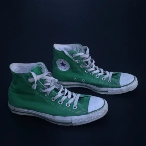 Gröna Converse  - Gröna Converse knappt anvönda  
