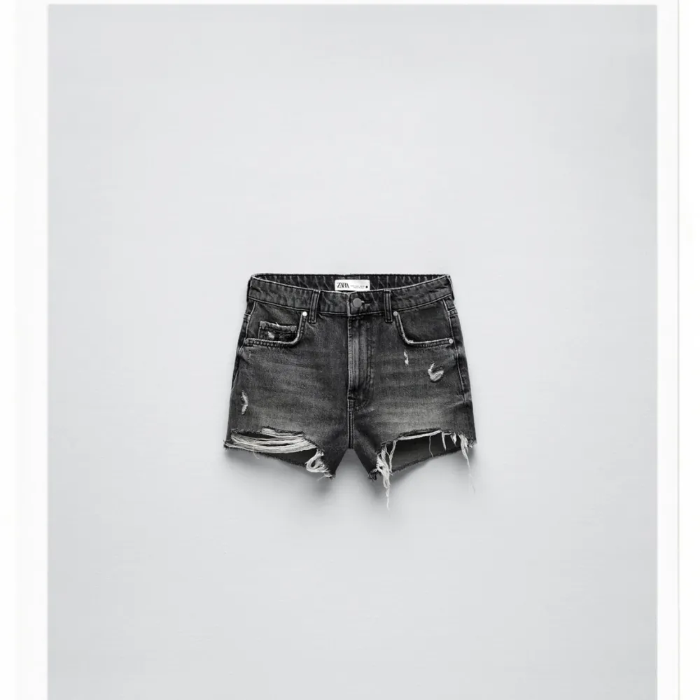 Snygga och sköna jeans shorts från Zara!🩶🩶🩶Pris går att diskutera!. Shorts.