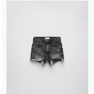 Jeans shorts Zara🩶 - Snygga och sköna jeans shorts från Zara!🩶🩶🩶Pris går att diskutera!