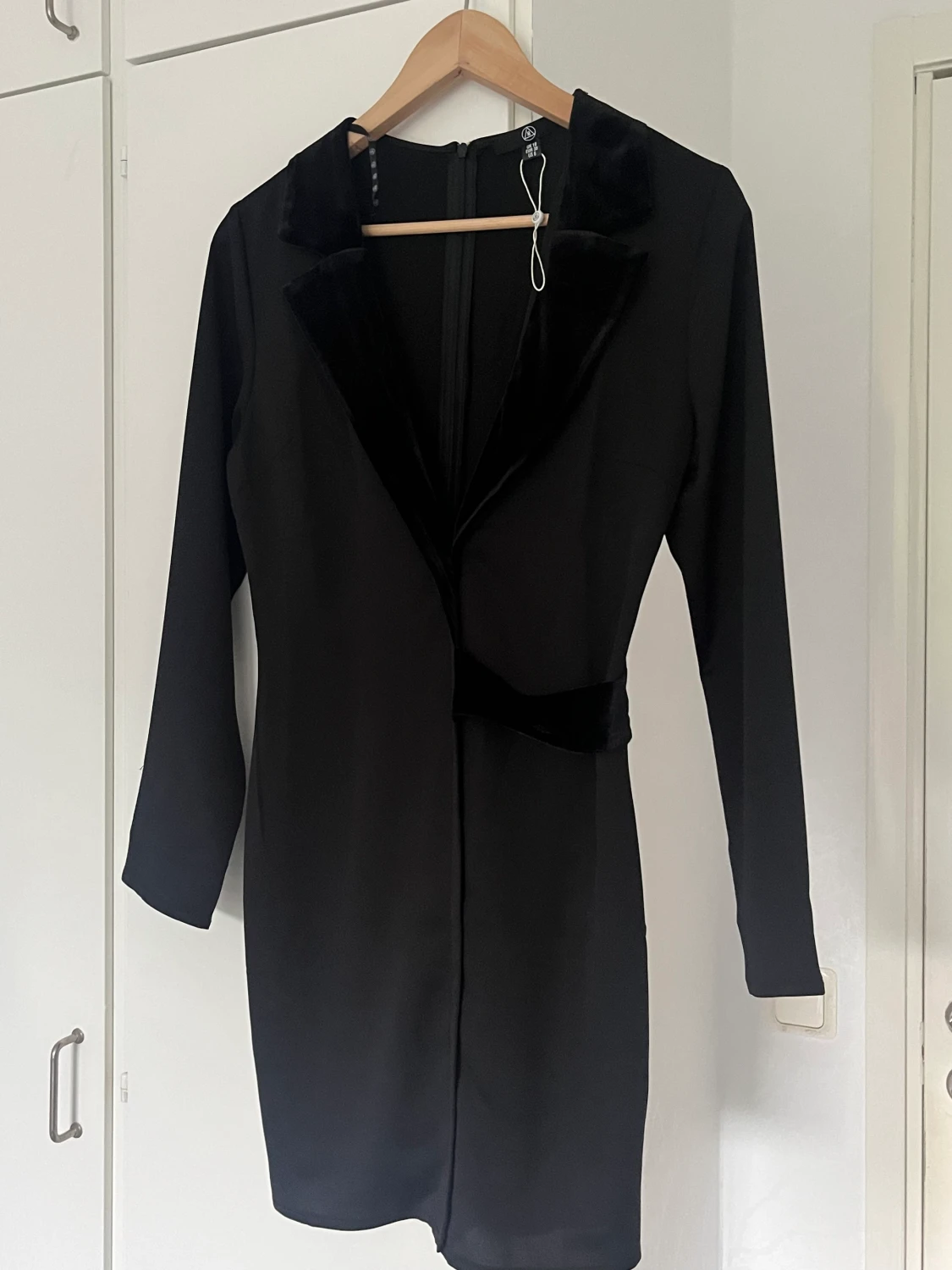 Svart satin klänning 