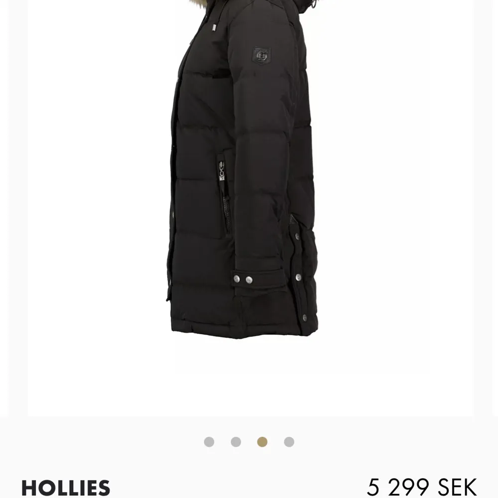 Använd fåtal gånger, nyskick, säljer pga inte min stil längre. Köpt på johnells. Priset kan diskuteras, men nypris är 5299kr.. Jackor.