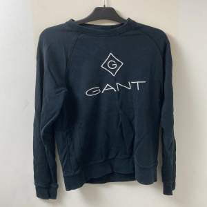 Gant college tröja  Storlek 176/S Absolut noll slitage som ny.  Använd fåtal gånger 