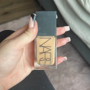 Nars foundation  - Oanvänd då den är alldeles för mörk för mig