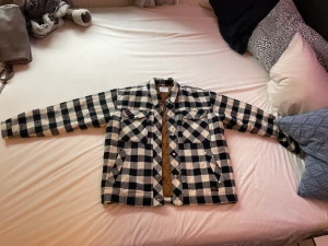 Jacka - Skriv för info och bilder. Nypris 1000 kr