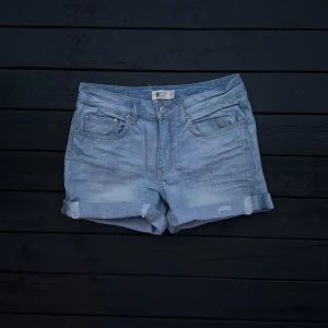 Jeansshorts  - Lagomt korta jeansshorts nytt 