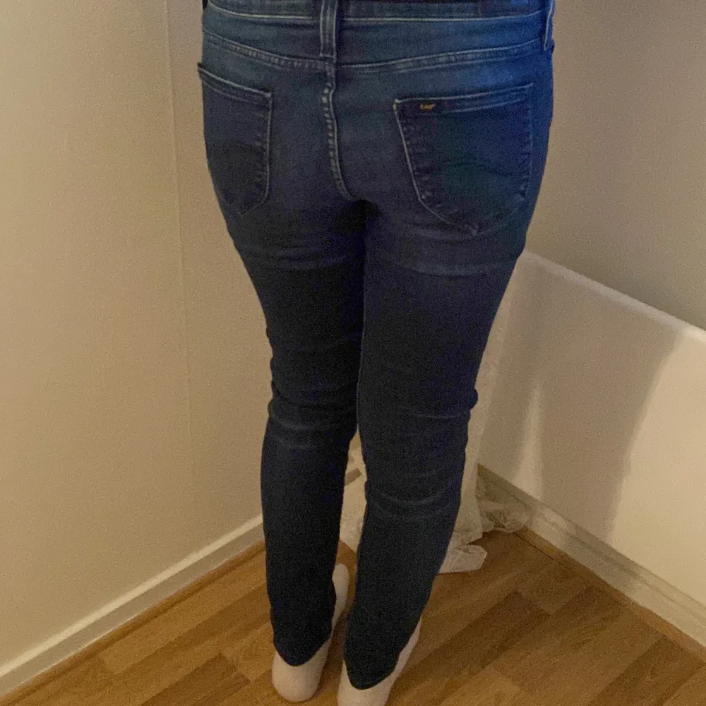 Det är ett par Lee jeans! De är skinny och är i ett väldigt bra skick! Waist:29 length:31. Jeans & Byxor.