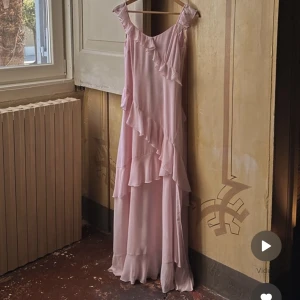 Klänning  - Helt oanvänd klänning stl s 36