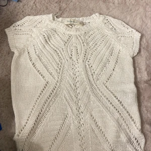 Gullig tröja  - Så söt tröja kommer bara inte till andvändning ❤️ skriv om frågor 