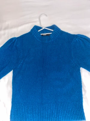 Blå tröja  - Ingen skador +används 3 gånger bara 