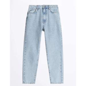 Säljer dom här jeansen från Gina Tricot. Dagny petite jeans i storlek 38. Aldrig använda 