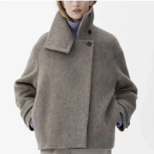 Arket kappa  - SÖKER denna kappa i storlek 36