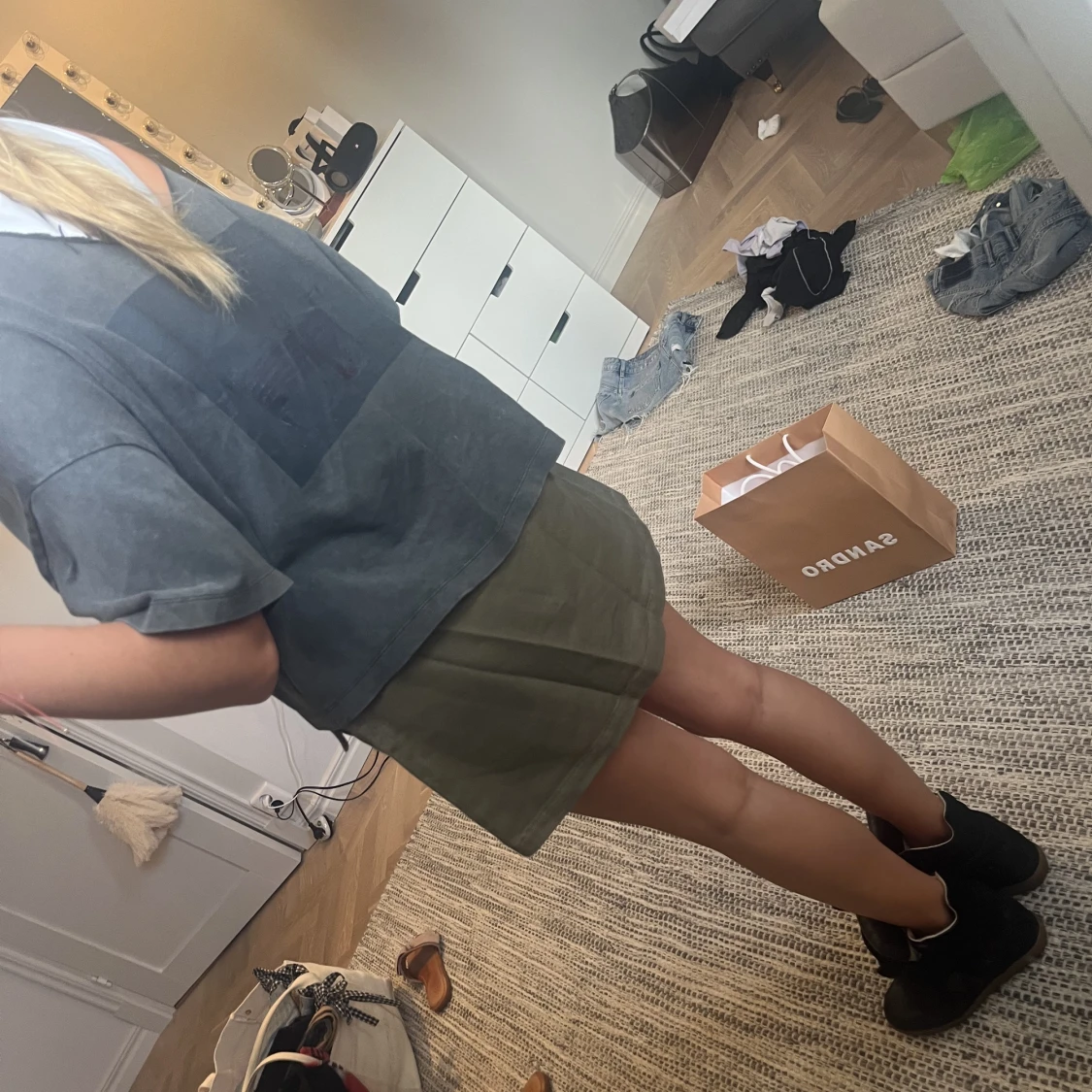 Militärgrön kjol med fickor  - 91