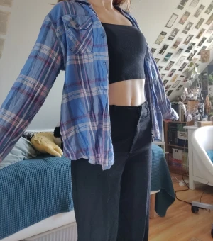 Flanellskjorta  - Skjorta som är så fin att ha över shorts på sommaren med dess fina färger!