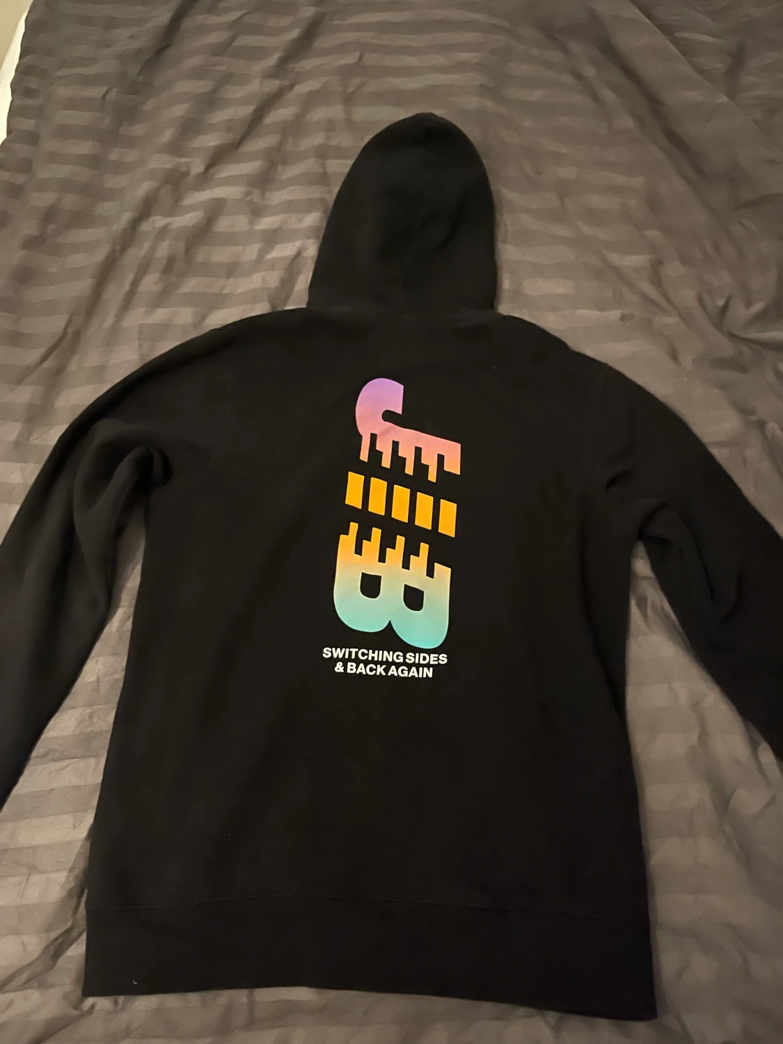 Svart Hoodie med Tryck  - 90