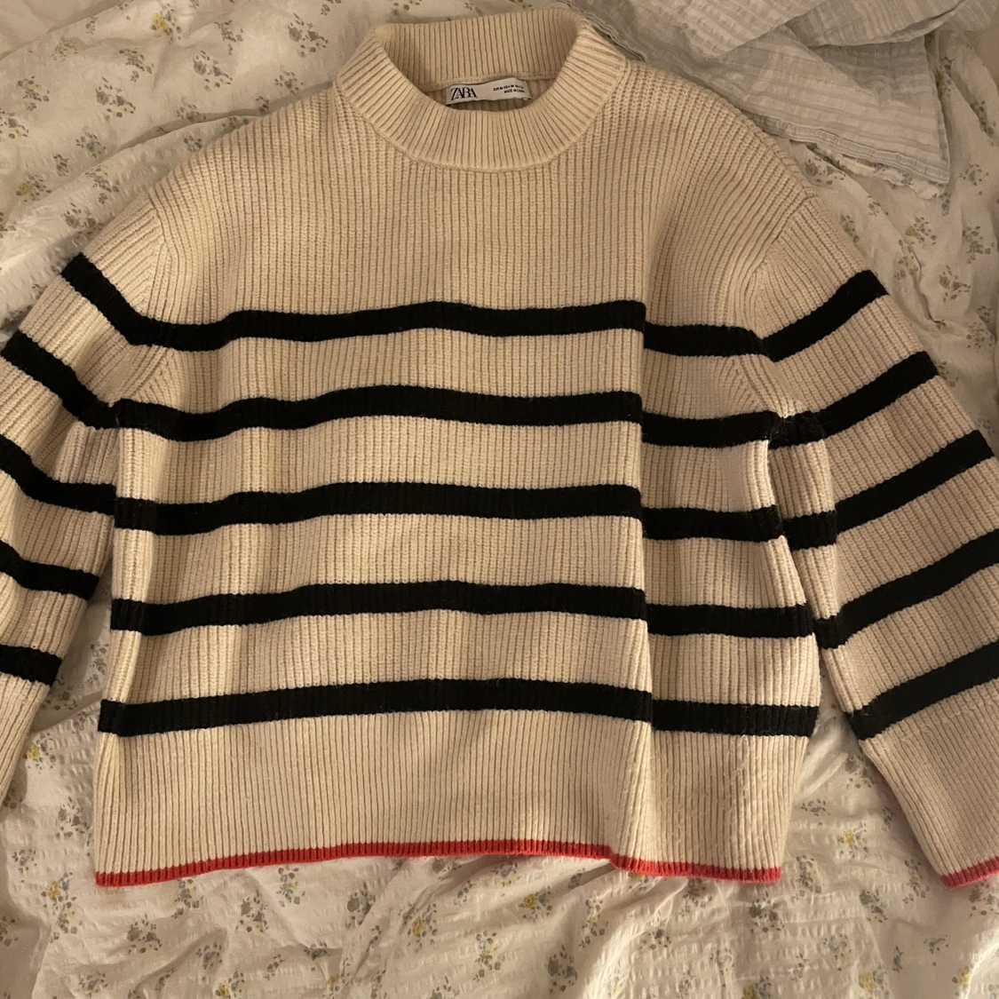 Randig stickad tröja 