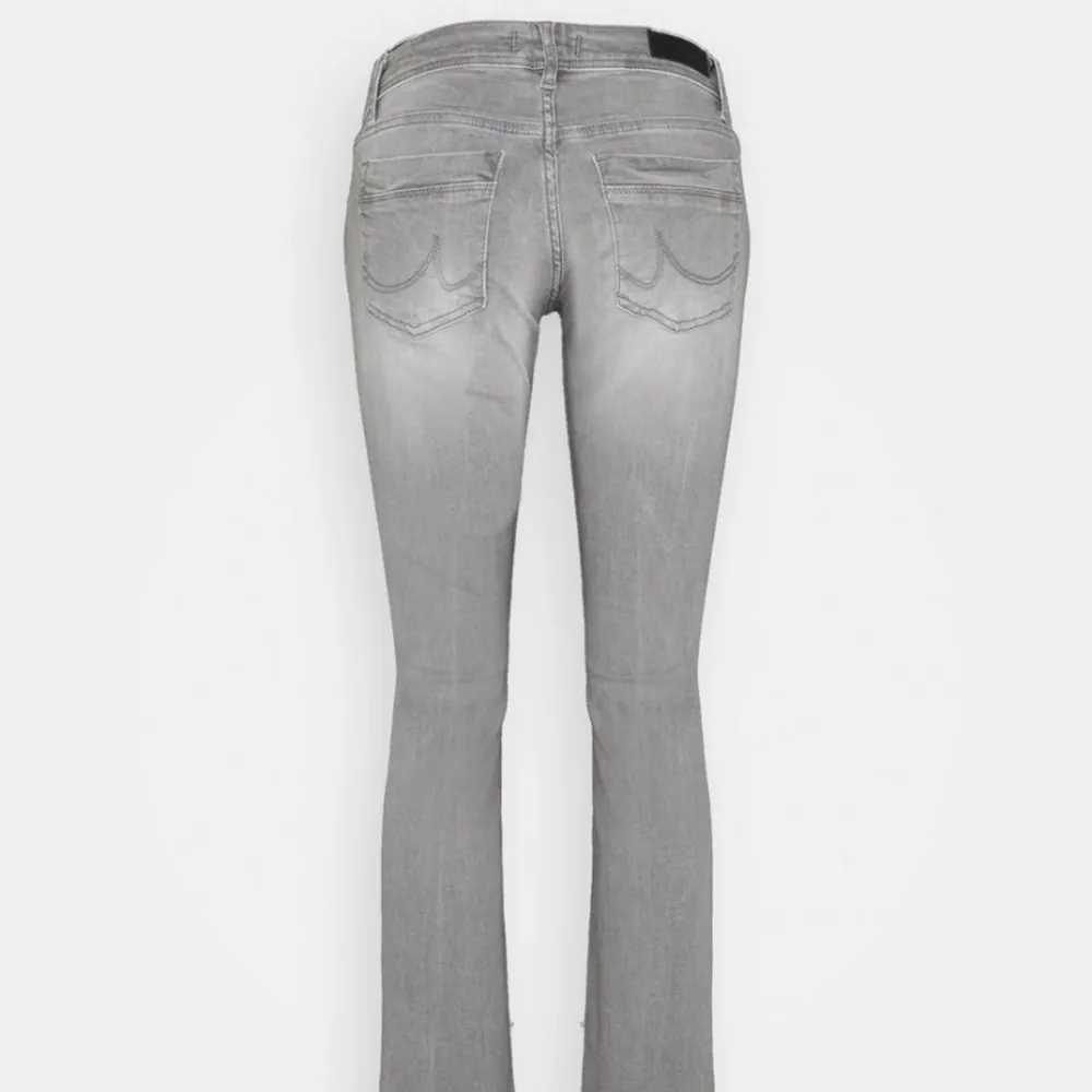 Supersnygga ltb valerie jeans, sparsamt använda, skriv för fler bilder. Säljer då de var lite för stora. . Jeans & Byxor.