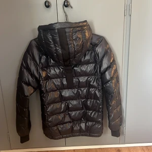 PeakPerformance jacka  - Peakperformance jacka, använd en säsong men är i mycket bra skick, nypris 2500