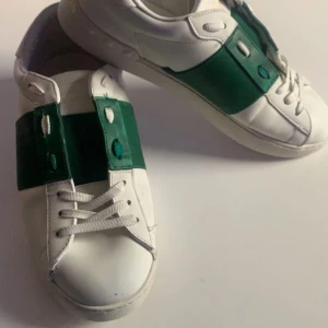 Valentinos - Säljer nu mina fina valentinos skick 8/10 köpta för ungefär 5000.