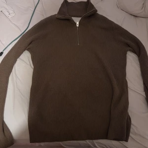 Jack andnings Halfzip  - Färg brun skick 9/10 nypris 600