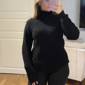 Svart stickad tröja  - Svart stickad tröja med polo