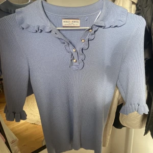 säljer  - säljer denna tröja från *Holly Whyte*  säljer för 150kr + frakt! Använd 1 gång.