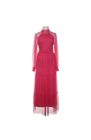 Maja Nilsson Lindelöf x Gina tricot  - En helt underbar rosa klänning från Maja Nilsson Lindelöfs kollektion med Gina tricot. Tänkt att använda till en bal men kom tyvärr aldrig till användning. Helt oanvänd och prislappen sitter fortfarande kvar.  