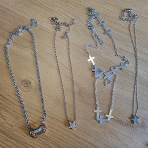 Y2k halsband  - 40 sek styck, paketpris vid köp av flera. Fri frakt möjligt. 