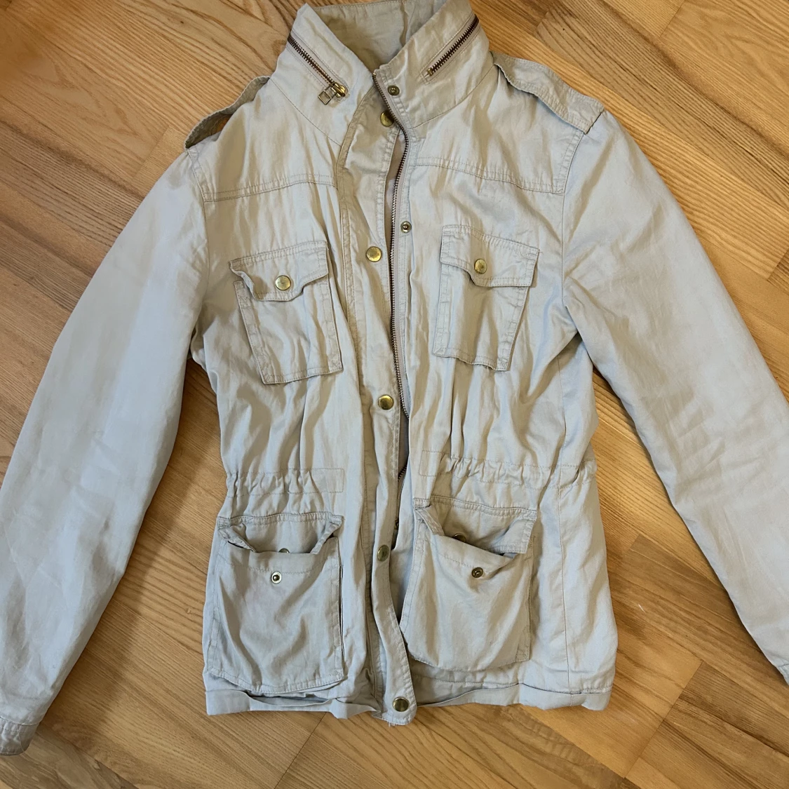 Beige vår/höstjacka