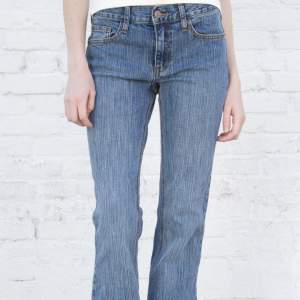 Brandy Melville jeans i modellen Brielle 90s jeans. Älskar dom men dom har tyvärr blivit för små o finns bara i storlek S :/