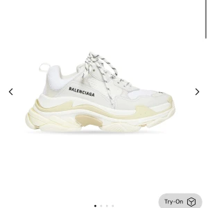 Balenciaga triple s - Storlek 37. Kvitto finns. Köpta på balenciaga i london. Nypris ca 10.000 sek. Kvittot står därav i gbp. Använda 2-3 gånger. Pris kan diskuteras