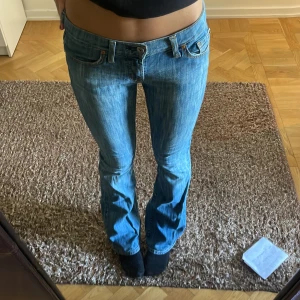 lågmidjade jeanse - använder dom inte längre men skit snygga 