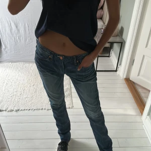 Jeans - Bagy jeans från Acne köpt från sellpy länge sen, aldrig använt dom. Svårt att visa dom då dom är väldigt långa och lite stora för mig så har vikt upp längden lite slarvigt💙🩵