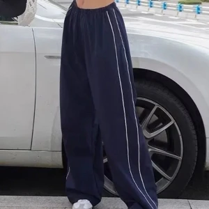 Track pants mörkblå - De är lite för stora för mig, någon annan kanske kan sy in midjan så att de sitter snyggare