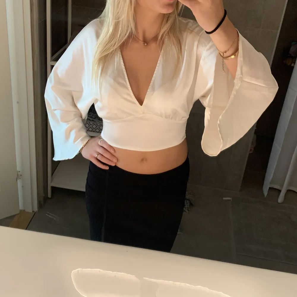 Super fin blus från Gina, använd endast 1 gång!💓💓. Puserot.