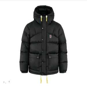 Byte - Någon som vill byta min svarta fjällräven jacka storlek xs mot en liknande i xxs eller xxxs. Kan även tänka mig att sälja. Inga defekter, väldigt sparsamt använd 