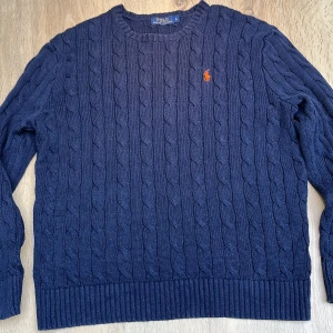 Ralph Laurent sweatshirt - Ralph Laurent sweatshirt  Sparsamt använd, inga defekter skick 8/10 Nypris 1495: Mitt pris 699 Strlk L men passar M 
