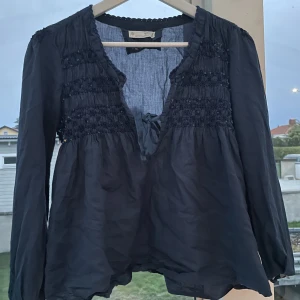 Odd Molly blus  - Finaste odd Molly blusen köpt på sellpy. Storlek S. 300kr plus frakt. Priset kan diskuteras vid snabb affär 