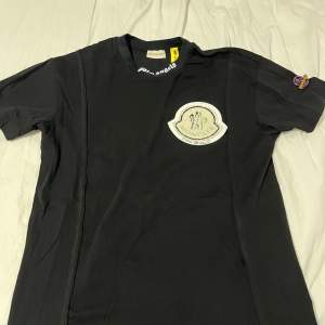 Oanvänd Palm Angels/Moncler T-shirt