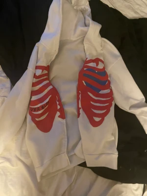 ”ver blee” Hoodie - Rensar ut min garderob 💋  Den är jätte mjuk och skön