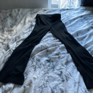 Byxor  - Det är sköna byxor och fina 